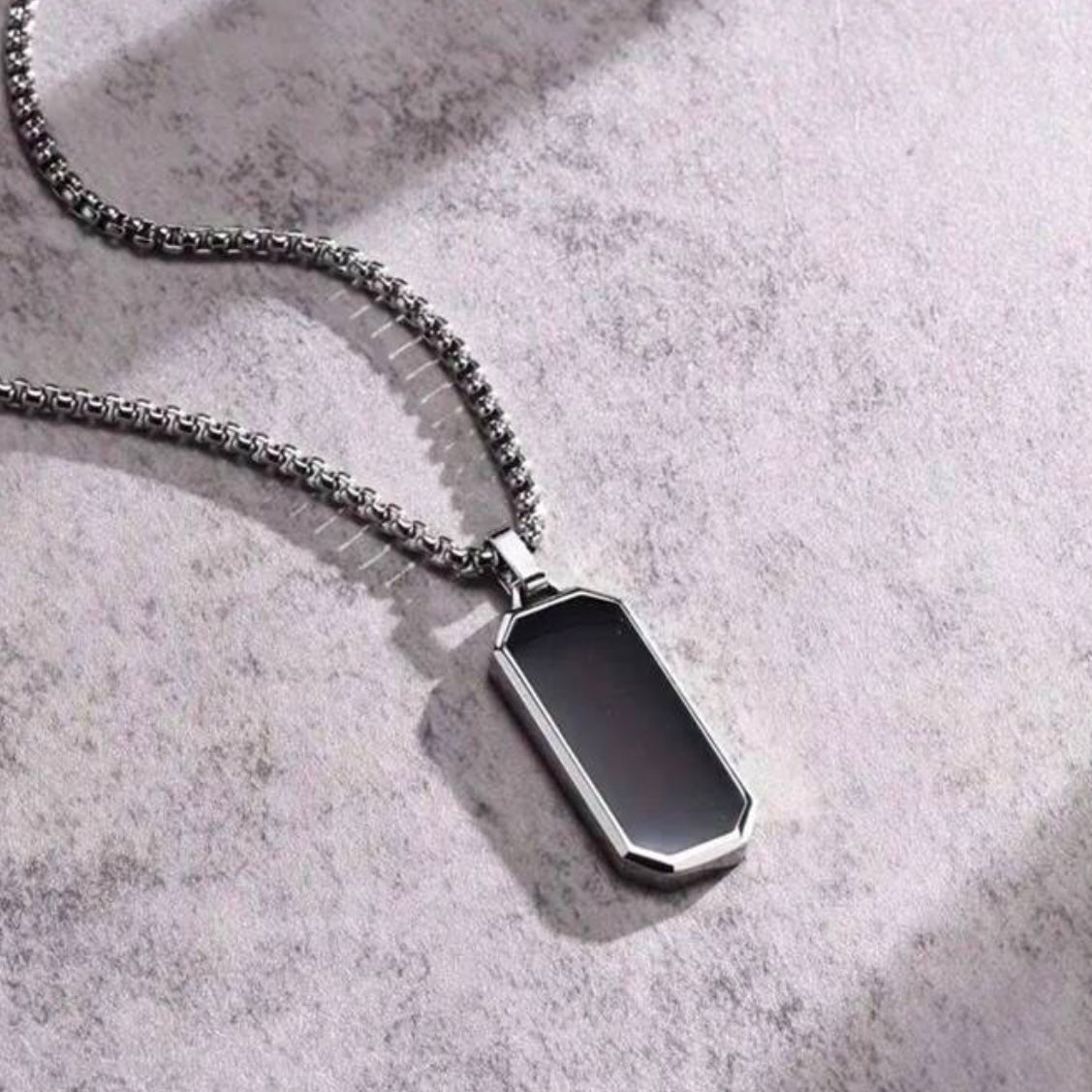 NOIR NECKCHAIN