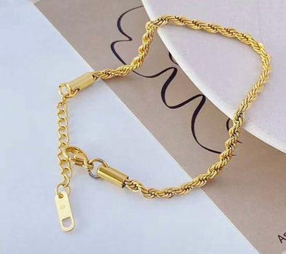 TWIRL BRACELET