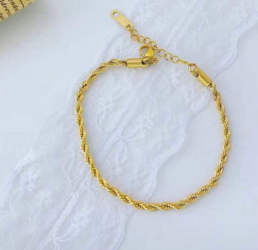 TWIRL BRACELET